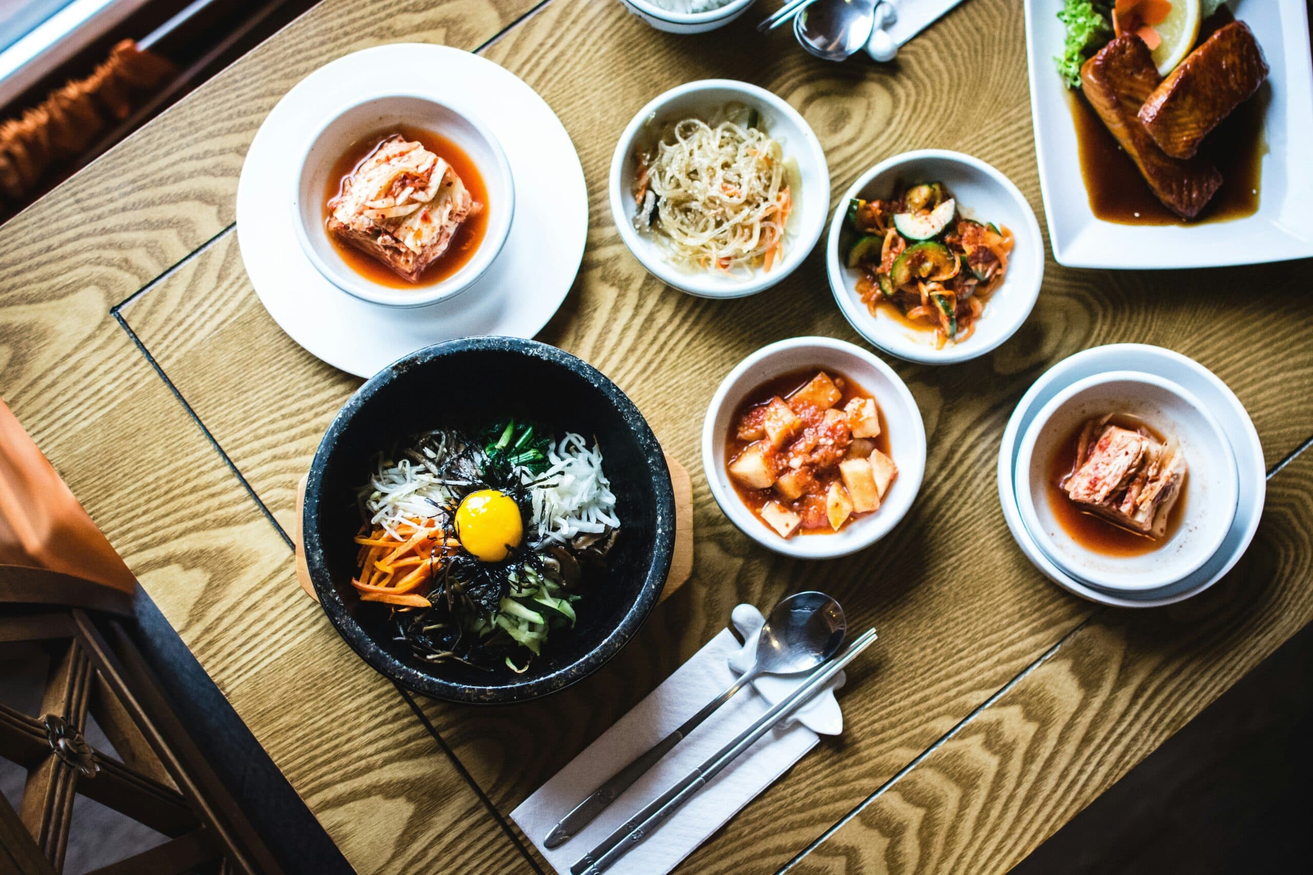 섞어 먹는 밥에서 한 그릇의 문화로 – 비빔밥 랩소디