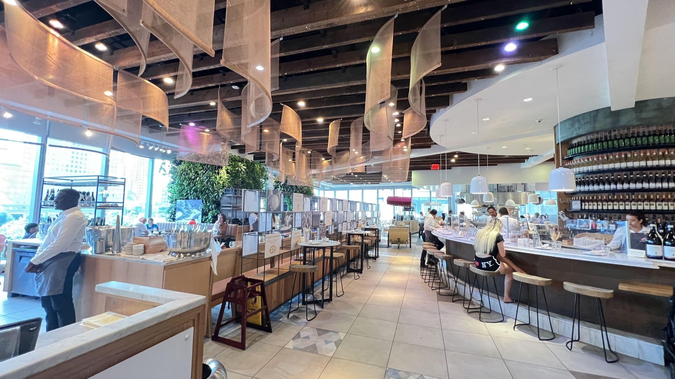 천사의 날개 아래 차려진 이탈리아의 성찬: 이탈리 뉴욕 다운타운(Eataly NYC Downtown)